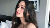 Dara yang akrab disapa Menik itu tampak sangat cantik saat hendak menghadiri acara Prom Night sekolahnya. Dok. Instagram/stephaniepoetri