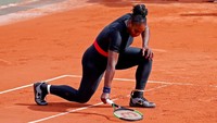 Petenis berusia 36 tahun itu menyebutnya setelan Wakanda, yang terinspirasi dari film Black Panther. (Foto: Charles Platiau/Reuters)