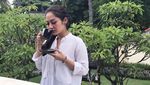 10 Pose Keren Siti Badriah, Si Syantik yang Suka Ngeliwet dan Ngopi