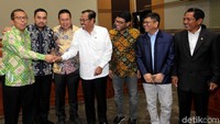 Selain itu, ada pula alokasi anggaran untuk eksekusi terpidana mati sebanyak 12 orang. Alokasi anggaran itu masuk dalam program penanganan dan penyelesaian perkara pidana umum yang nilainya Rp 642 miliar. Rapat kemudian menyimpulkan usulan anggaran Rp 9,7 triliun dari Kejagung akan dipelajari secara teliti dan akan disetujui dalam rapat pleno Komisi III DPR. Komisi III meminta Kejagung untuk menyajikan rencana program kerja yang mampu menjawab persoalan-persoalan yang berkembang dalam raker.