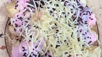 Kalau yang ini suguhan pisang bakar buatan @yanti.hamdani yang disajikan dengan es krim. Ia memilih es krim stroberi, keju cheddar parut serta sedikit meises cokelat. Wah komplet nih! Foto: Instagram