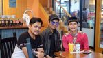Papah Muda Keren! Begini 10 Gaya Alvin, Anak Ustaz Arifin Ilham Saat Kulineran