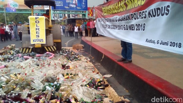 4.900 Botol Miras Dimusnahkan di Kudus