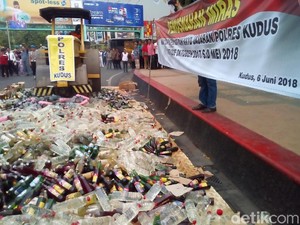 4.900 Botol Miras Dimusnahkan di Kudus