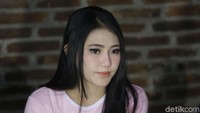 Ada apa denganmu, Via Vallen? Foto: Via Vallen (Palevi/detikHOT)