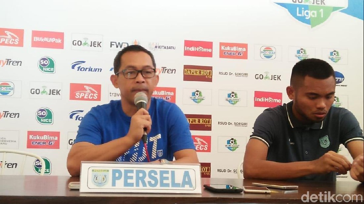 Pelatih Persela Lamongan, Aji Santoso. (Foto: Eko Sudjarwo/detikSport)