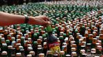 Ribuan Botol Miras Dimusnahkan dengan Cara Digilas