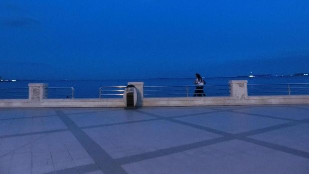 Laut Kaspia dari Baku Boulevard atau Dənizkənarı Milli Park