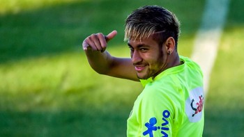 Neymar berada di pos penyerangan. Foto: Buda Mendes/Getty Images