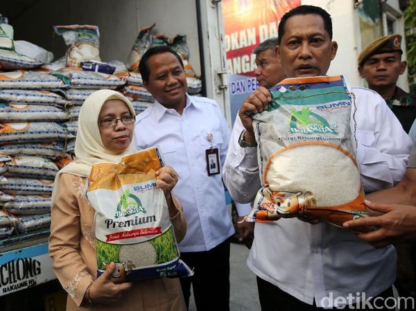 Bulog Jual Sembako di 17 Titik Bersama Polisi dan TNI
