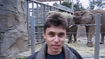 Selain berstatus sebagai co-founder, ia juga merupakan pengunggah video pertama di YouTube yang berjudul Me at the zoo. (Foto: Internet)