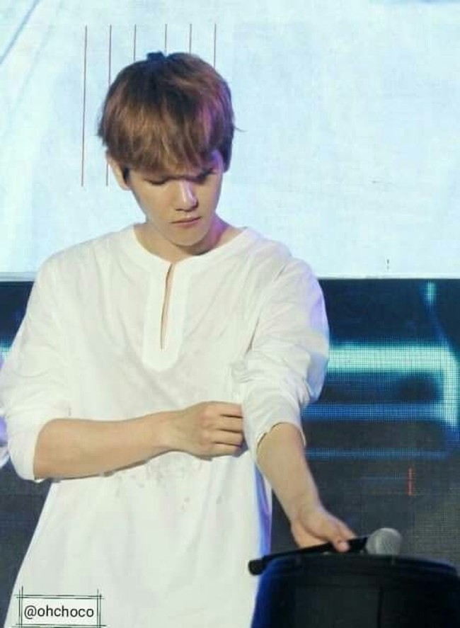  Edisi Ramadan, Baekhyun EXO sepertinya akan bersiap-siap untuk salat tarawih. Foto: Istimewa