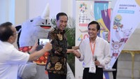 Bona, pria yang berani mencolek Presiden Joko Widodo (Jokowi) saat touring di Sukabumi bertemu langsung dengan Jokowi di Istana Negara pada Selasa (5/6/2018)