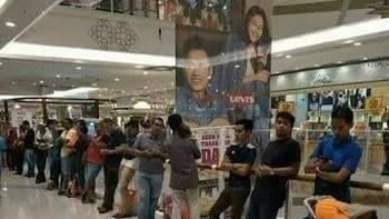 Sebentar lagi bakal ada pemandangan seperti ini di mall terdekat. (Foto: Internet)