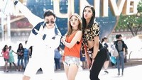Millendaru tengah berlibur bersama rekan-rekannya. Dok. Instagram