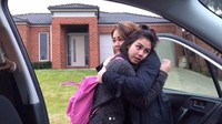 Vanesha Prescilla dikabarkan akan menuntut ilmu di negeri Kangguru. Ini penampakan haru dirinya dilepas oleh sang kakak, Sissy Priscilla. Foto: Dok. Instagram/sysiio