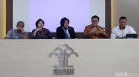 Kepala Badan Pembinaan Hukum Nasional (BPHN) Enny Nurbaningsih, bersama dengan Tim Penyusun RUU KUHP memberi keterangan pers di Gedung Kemenkum HAM, Jakarta, Rabu (6/6/2018).