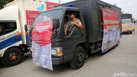 Sembilan bahan pokok yang dijual dalam kegiatan ini, seperti beras, daging kerbau, daging sapi beku, daging ayam, gula, minyak, dan tepung terigu.