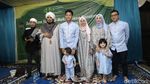 Teduhnya Sophia Latjuba Berhijab & Gaya Lebaran Keluarga Seleb