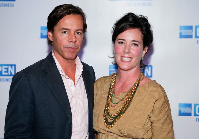 Wanita yang meninggalkan seorang suami, Andy Spade dan anak perempuan Frances Beatrix Spade berusia remaja itumenawarkan tas berwarna cerah, desain unik, berkelas, namun dijual dengan harga yang lebih terjangkau. Foto: Dok. Getty Images