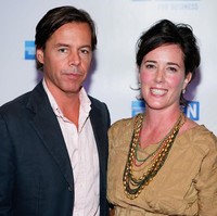 Wanita yang meninggalkan seorang suami, Andy Spade dan anak perempuan Frances Beatrix Spade berusia remaja itumenawarkan tas berwarna cerah, desain unik, berkelas, namun dijual dengan harga yang lebih terjangkau. Foto: Dok. Getty Images
