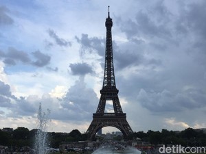 Most Pop Sepekan: Wanita Berhijab Diserang  di Menara Eiffel dan Pendaki Bugil