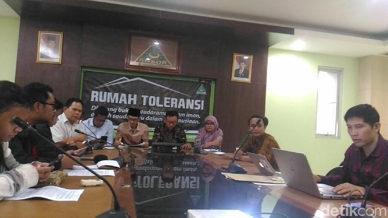 YLBHI dan GP Ansor Minta Penyerangan Ahmadiyah di NTB Diusut Tuntas YLBHI dan GP Ansor Minta Penyerangan Ahmadiyah di NTB Diusut Tuntas