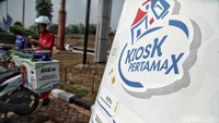 PT Pertamina (Persero) juga menyiagakan Kios BBM Kemasan atau KiosK Pertamax.