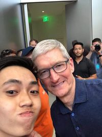 Pelajar Indonesia Selfie bareng Bos Apple di WWDC