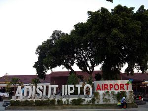 Pesawat Garuda Tergelincir di Bandara Adisutjipto Yogya