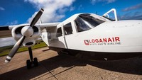 Di Skotlandia, ada rute penerbangan sejauh 3 km antara Pulau Orkney dan Papa Westray di Skotlandia oleh Loganair. Waktu tempuhnya kurang dari semenit atau 53 detik saja (Loganair)