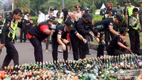 Selain itu juga disita puluhan senjata tajam yang dijaring polisi  jajaran Polres Metro Jakpus.