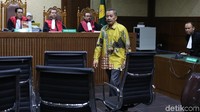 Mantan Ketua Pengadilan Tinggi Manado Sudiwardono divonis 6 tahun penjara dan denda Rp 300 juta subsider 3 bulan kurungan. Sudiwardono terbukti menerima suap dan janji senilai SGD 120 ribu dari anggota DPR Aditya Moha Siahaan. (Foto: Ari Saputra/detikcom)