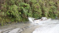 Kendaraan ini diklaim Nissan ideal untuk kawasan Asia Tenggara karena memiliki ground clearance setinggi 225 milimeter, untuk mengurangi risiko kerusakan dari jalanan berbatu atau tidak rata, maupun ketika berkendara saat banjir. Foto: Dina Rayanti