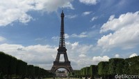 8. Menara Eiffel, Paris. Sebagai salah satu landmark ikonik dunia, ada rata-rata 739 ribu Google search terhadapnya. (Foto: Daniel Ngantung/detikcom) 