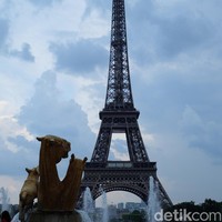 Air mancur Jardin du Trucadero membuat pemandangan Menara Eiffel terasa dramatis! Foto: Daniel Ngantung/Wolipop