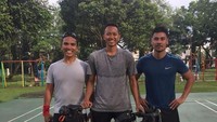 Mau tahu olahraga pilihan Chicco di pagi hari? Pagi pagi pagi !!!! Ini menu sarapan pagi gue dari coach @agunggantar 15’ Easy Run + 2x (27’ Treshold Run) + 15’ Recovery Run + Flexibility. (Foto: Instagram/chicco.jerikho)