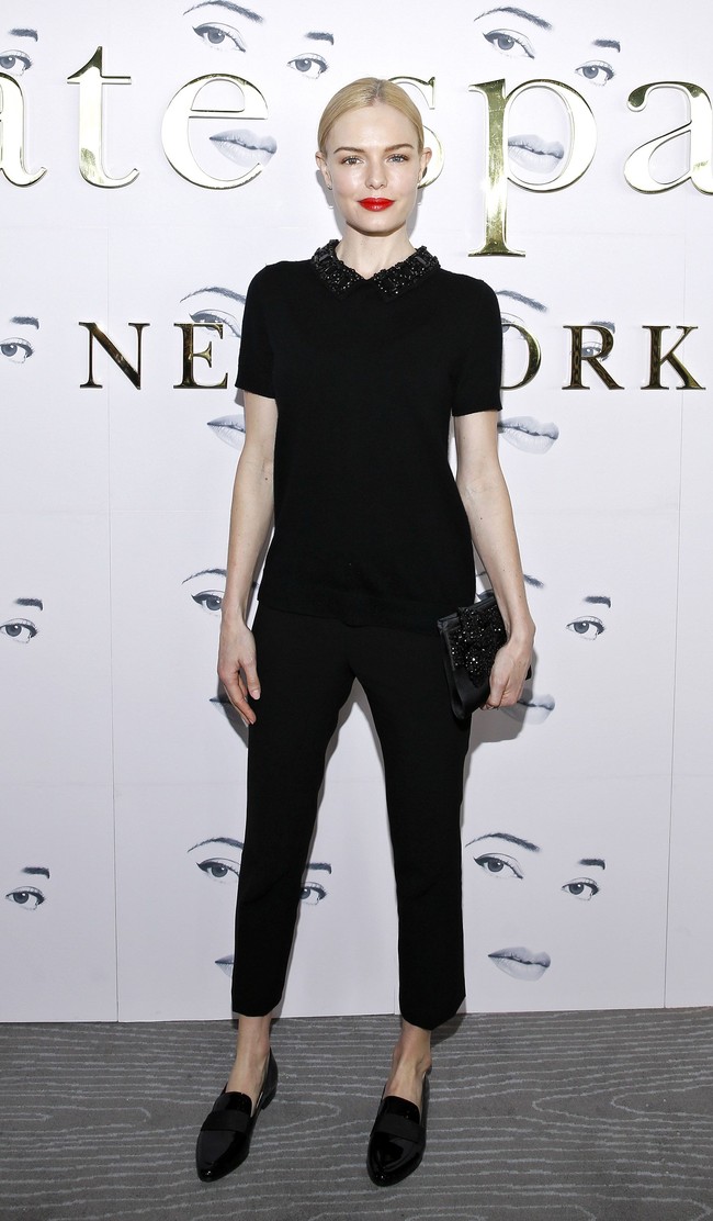 Kate Bosworth tampil edgy berbalut pakaian serba hitam dari Kate Spade. Foto: Dok. Getty Images