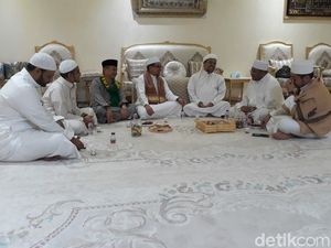 Giliran PKS Temui Habib Rizieq di Mekah
