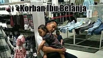 Karena terlalu lama menunggu pasangannya belanja, korban pria ini jadi pingsan. (Foto: Internet)