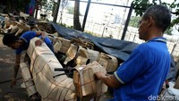 Jasa pengiriman paket sepeda motor ini mengalami kenaikan dua kali lipat.