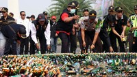 Ribuan botol miras ini disita dalam operasi selama bulan Ramadan.