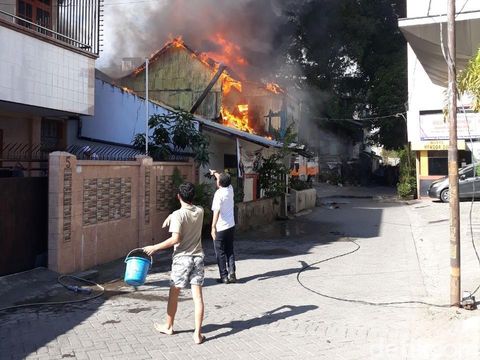 Kebakaran rumah di Makassar, Rabu (6/6/2018)
