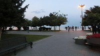 Bangku taman yang nyaman untuk duduk-duduk. (Nograhany/detikTravel)