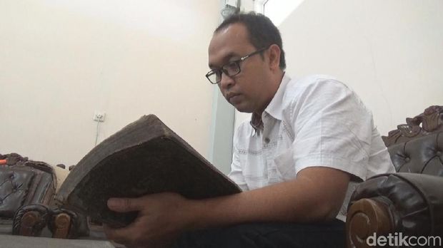 Ada Al Quran Berumur 150 Tahun di Antara Koleksi Agus Sulton