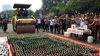 Pemusnahan ini disaksikan sejumlah pihak terkait.