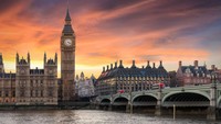 Bangunan ini bernama Menara Elizabeth, namun banyak wisatawan lebih mengenalnya dengan nama Big Ben. Menara ini menjadi salah satu bangunan paling ikonik di London, Inggris. Bangunan dengan tinggi 315 kaki ini selesai dibangun pada tahun 1859 dengan sistem pengaturan lonceng yang akan berdentang sebanyak 3 kali dalam seminggu. Sven Hansche/EyeEm