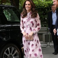 Duchess of Cambridge, Kate Middleton adalah salah satu penggemar karya Kate Spade. Beberapa kali ia tampil berbalut gaun Kate Spade bergaya klasik. Foto: Dok. Getty Images