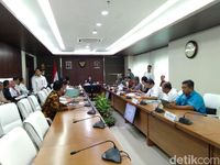 Puan Pimpin Rapat Siapkan Bandara Kertajati Jadi Embarkasi Haji