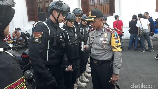 Pasukan Serba Hitam 'Respati' Siap Tangani Penjahat di Surabaya